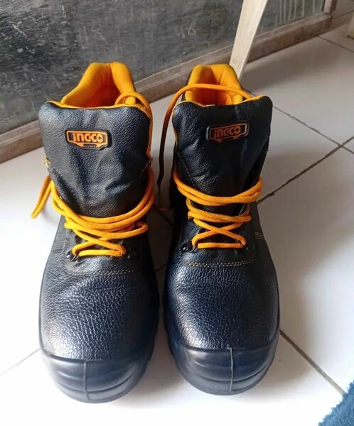 Chaussures de sécurité INCCO noires et orange