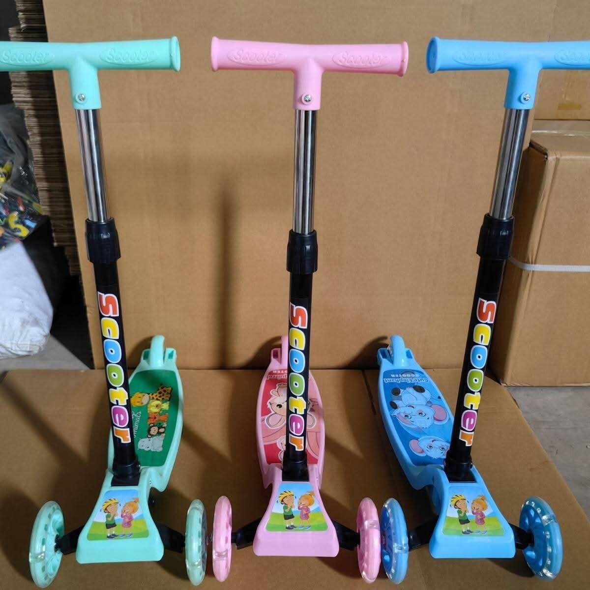 Trottinette enfant colorée