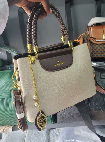 Sac à main en cuir beige et marron