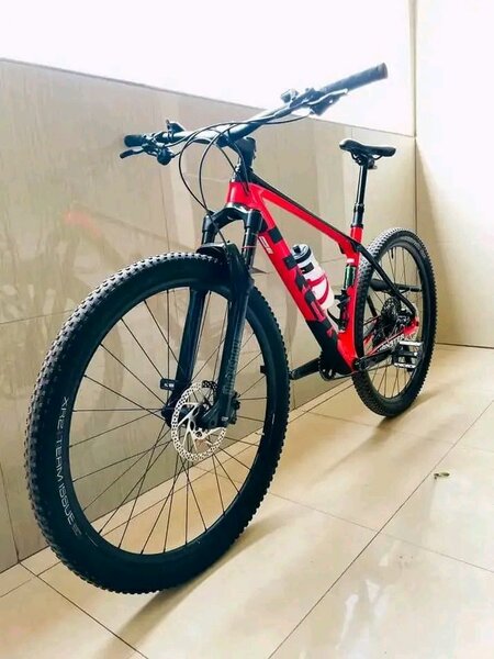 VTT Tout-Terrain Rouge