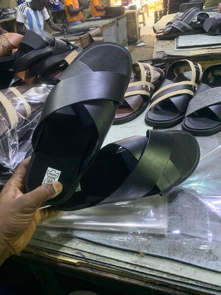 Sandales croisées élégantes