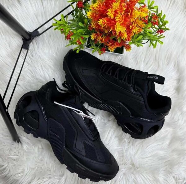 Chaussures de sport noires tendance