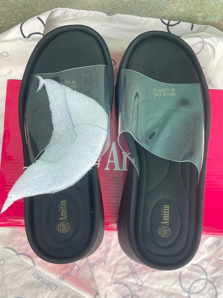 Sandales noires transparentes