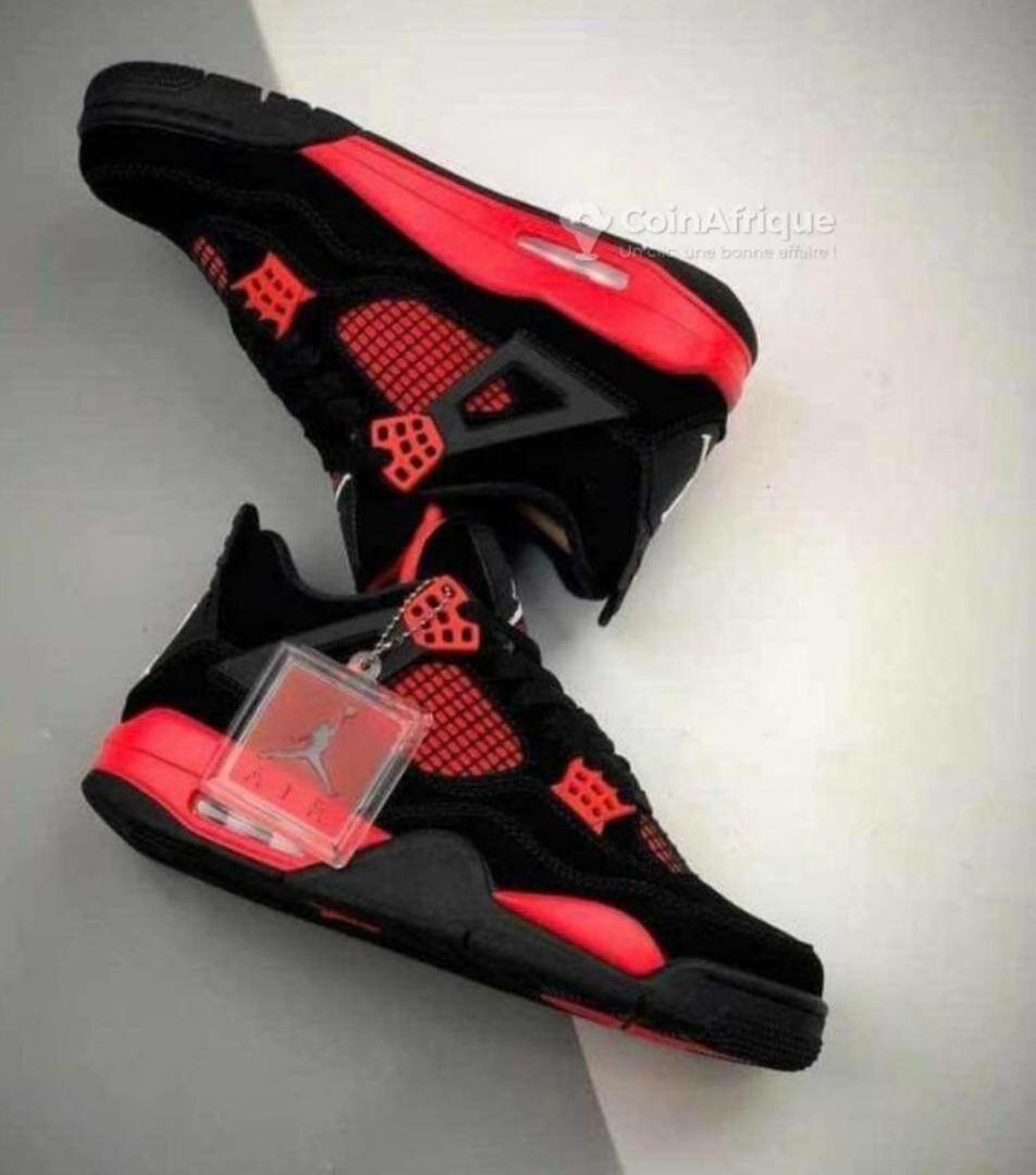 Nike Jordan 4 rouge noir
