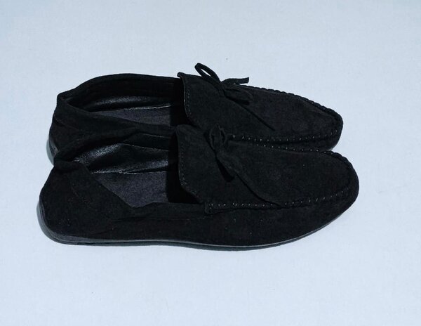 Mocassins noires en daim élégantes