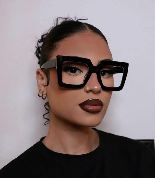 Lunettes carrées modernes