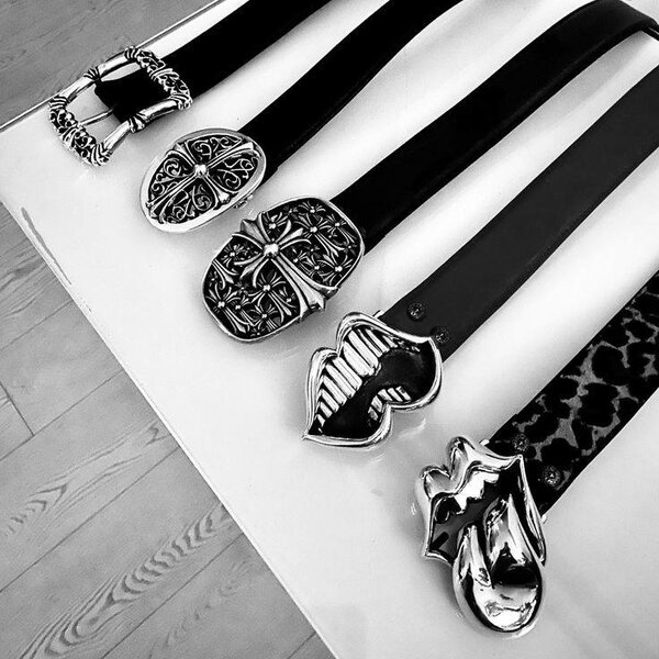 Ceinture croix noire avec boucle métallique