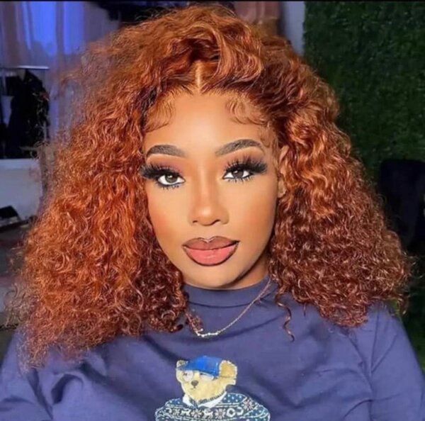 Perruque Bouclée en Dentelle Teinte Cuivrée