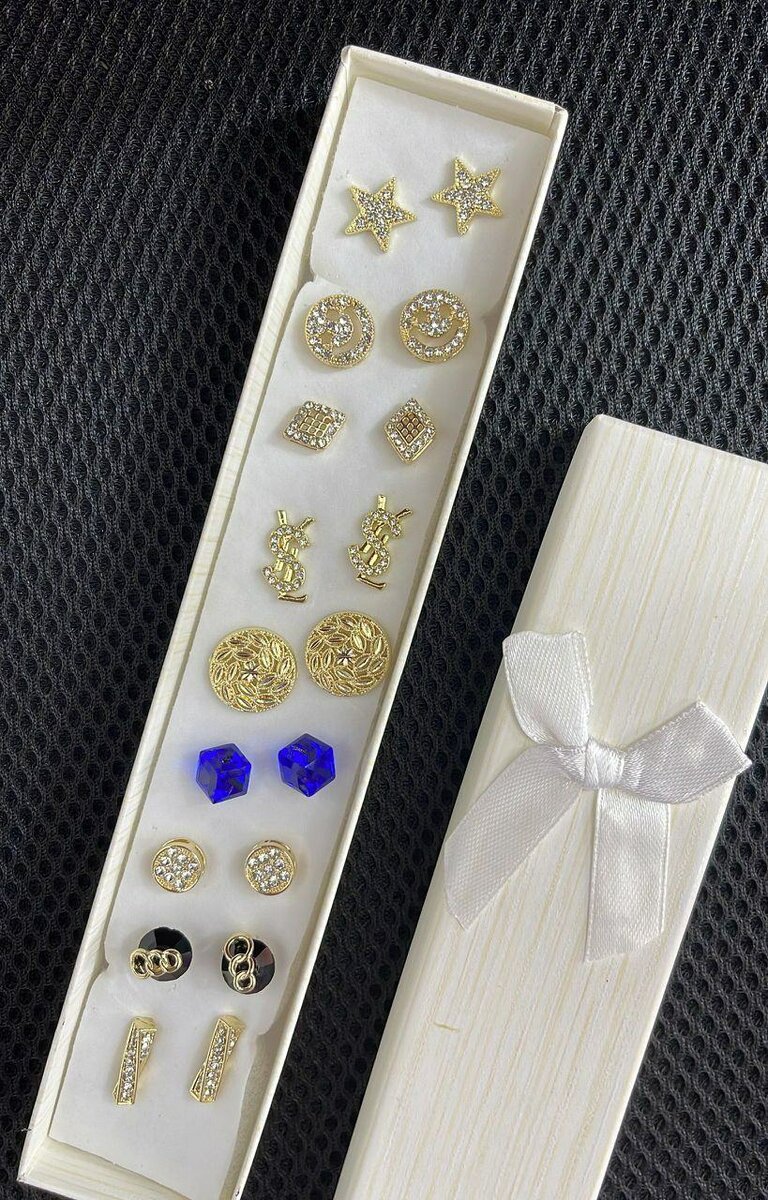 Women's ear rings available