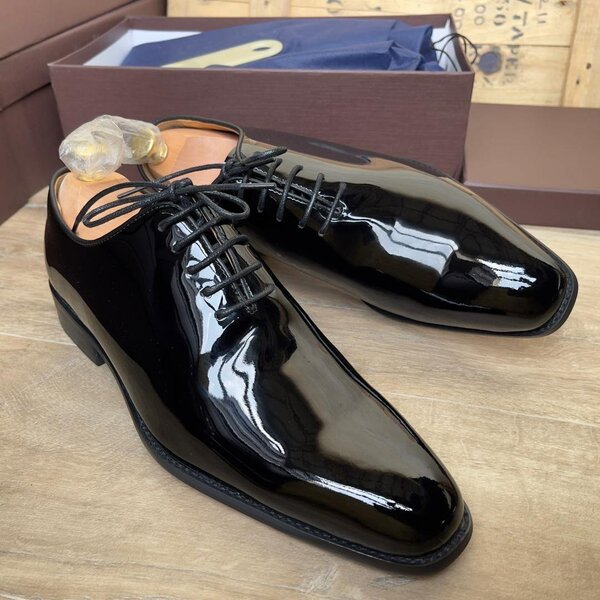 Chaussures habillées en cuir brillant