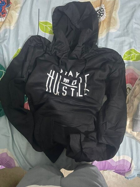 Sweat à capuche "Stay Humble"