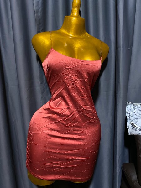 Robe moulante satinée femme