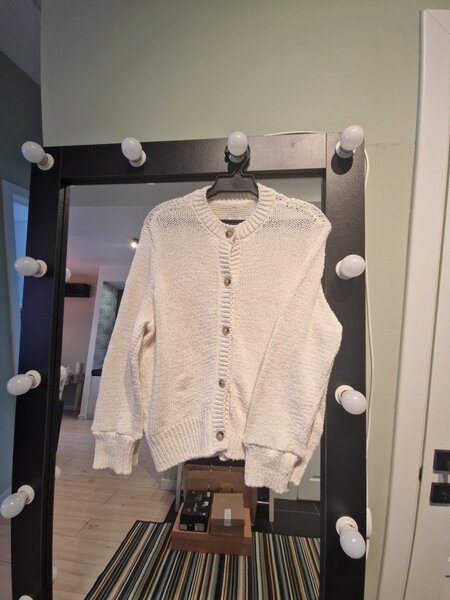 Кардиган Mustang. 4000 сом, купила и не надела ни разу.