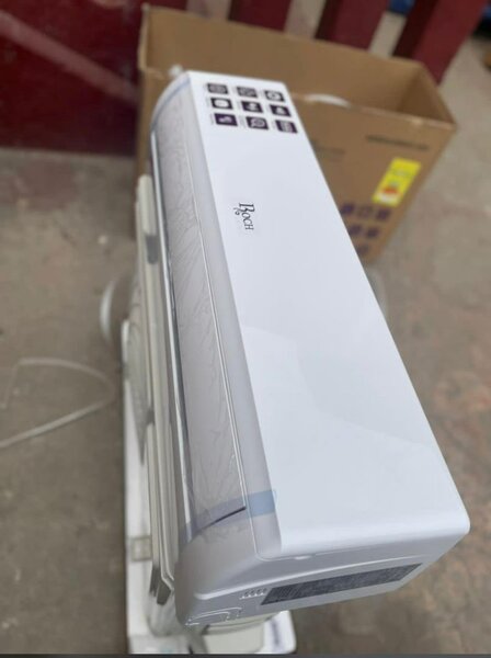 Roch 1.5hp Air-condition came with free cable