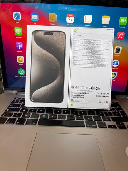 IPHONE 15 PRO MAX 256Go C€ SCELLÉ