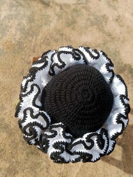 Chapeau crochet noir et blanc