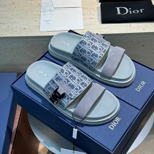 Sandales Dior de luxe