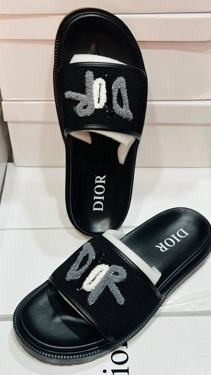 Sandales de luxe Dior & Prada