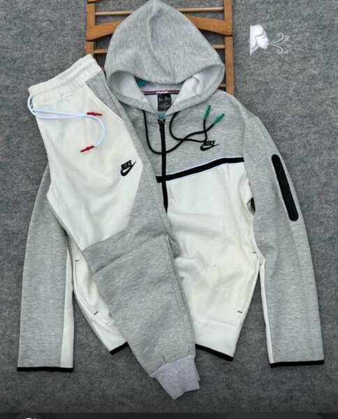 Sweat-shirt et pantalon blanc homme