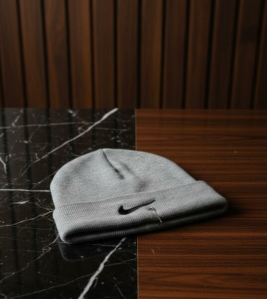 Bonnet en laine gris sportif