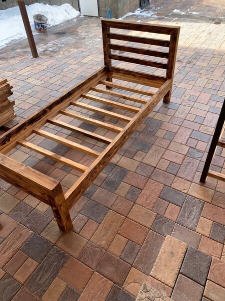 Кровать односпальная из качественного массива дерева