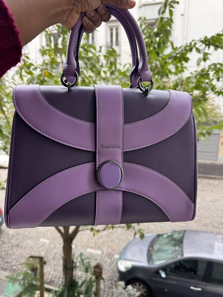 Sac à main en cuir violet foncé