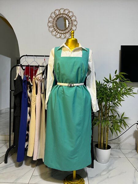 Robe élégante à boutons