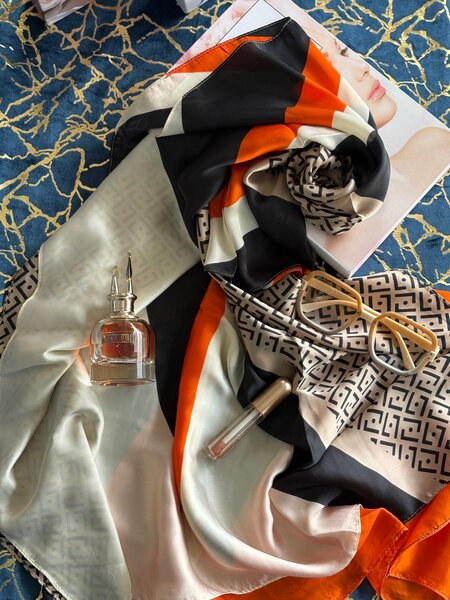 Écharpe en soie élégante femme