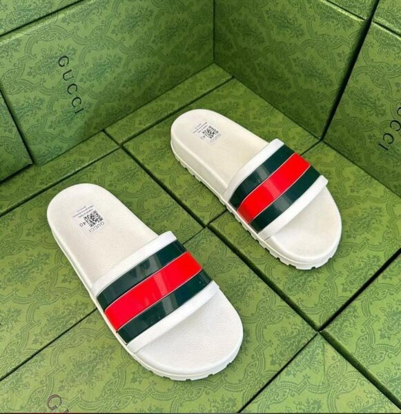 Claquettes élégantes luxe