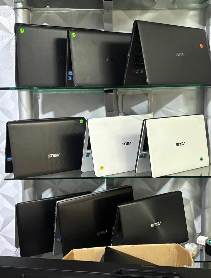 Ordinateurs portables d'occasion variés