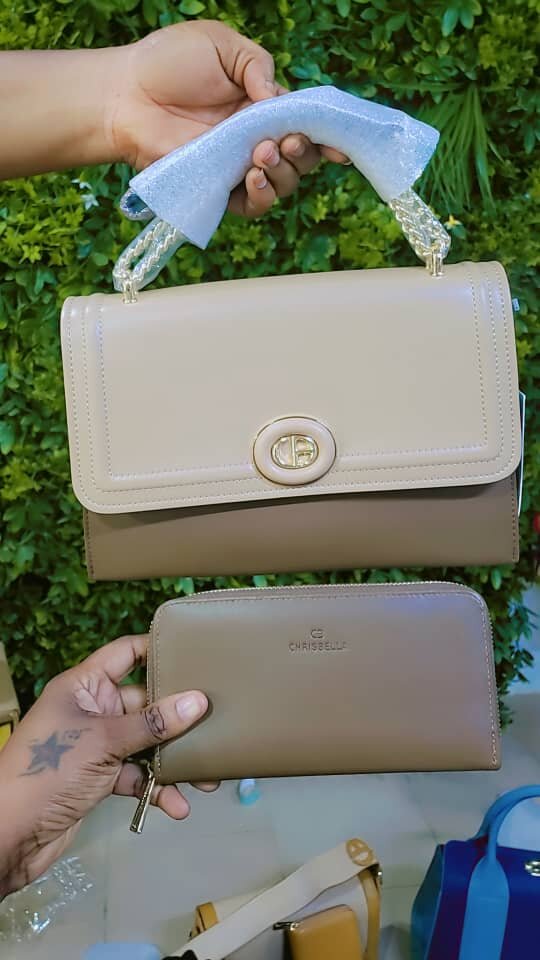 Sac à main élégant avec pochette