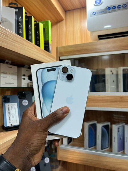 IPHONE 15 SIMPLE