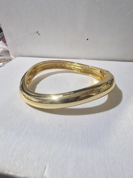 Bracelet doré élégant