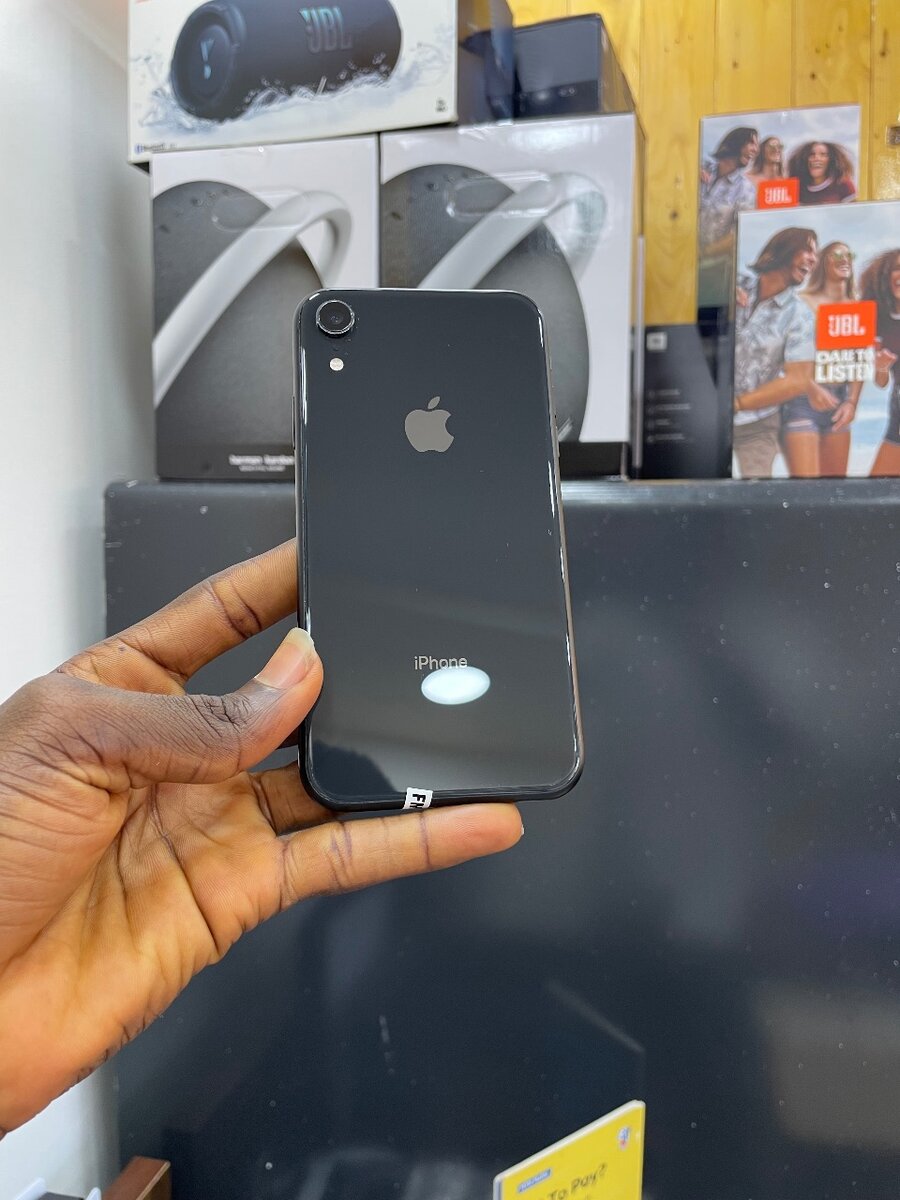 Uk  iPhone XR  64gb