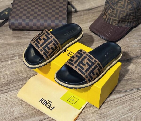 Sandales Fendi élégantes