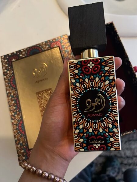 Parfum Oriental Lattafa Ajwad