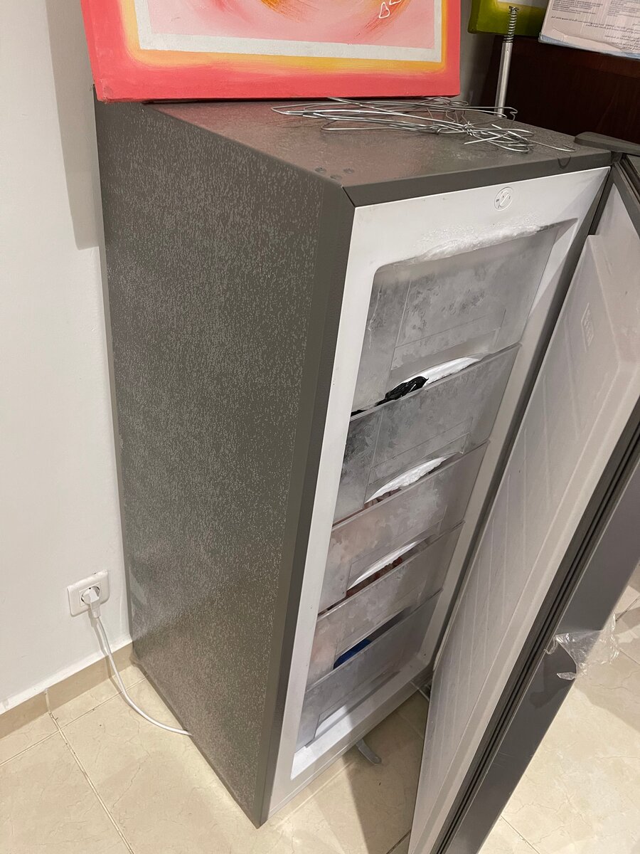 Congélateur vertical argent