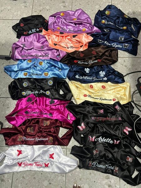 Bonnets en Satin Personnalisés