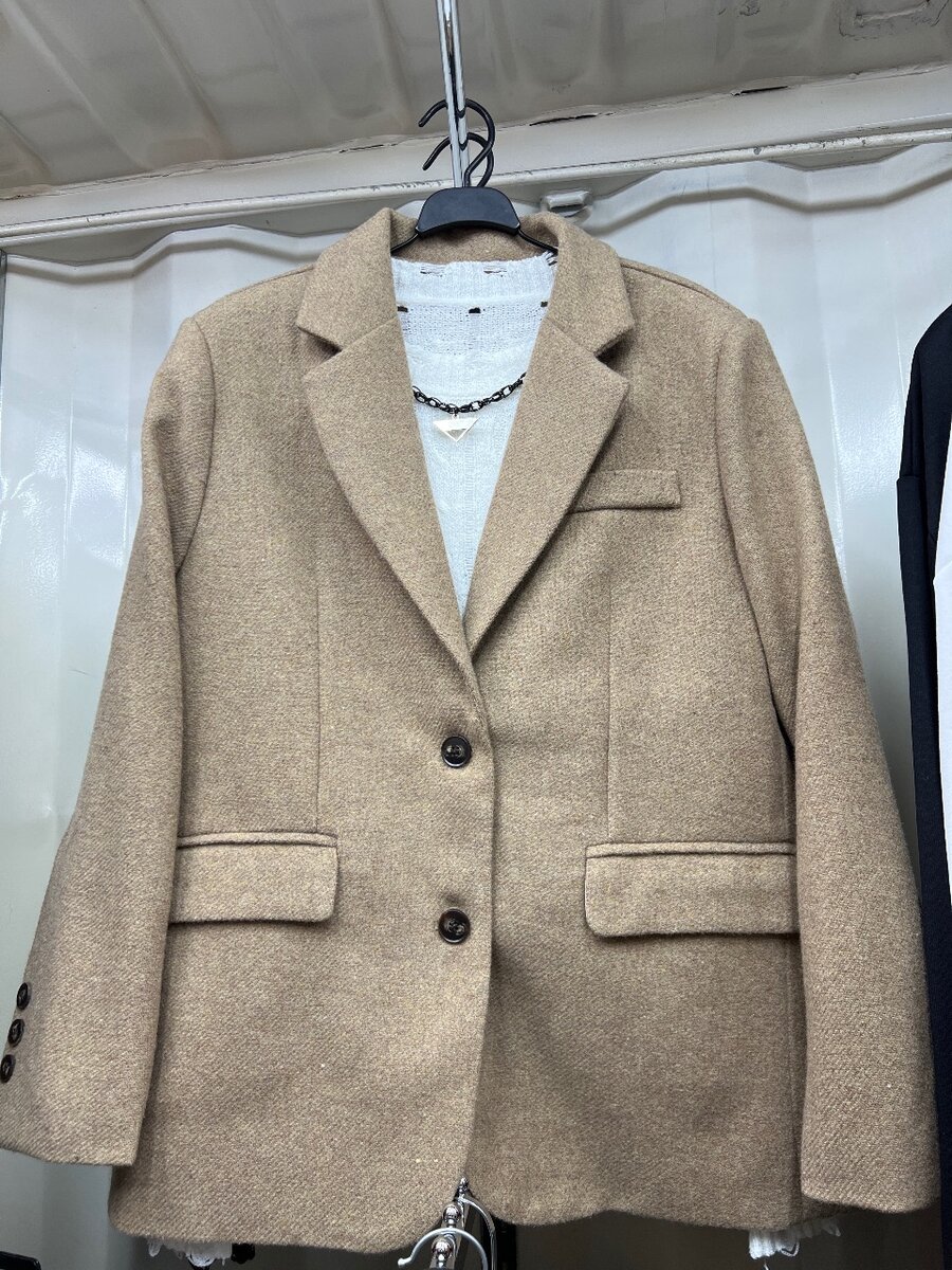 Пиджак в наличии есть