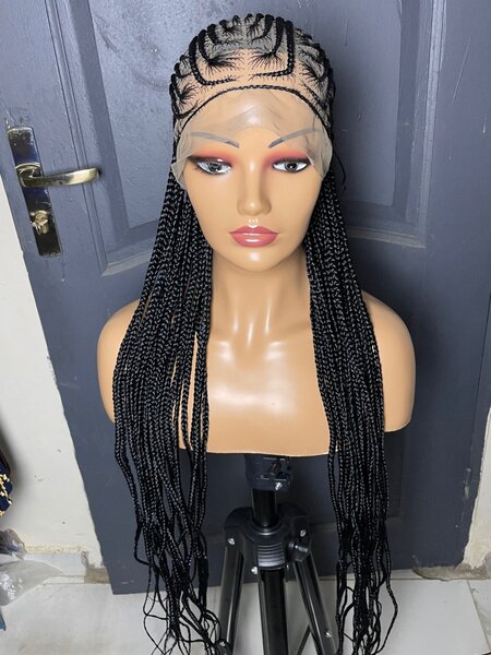 Perruque tressée avec dentelle