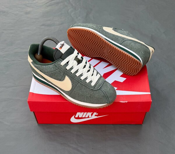 Nike Classic Sneakers