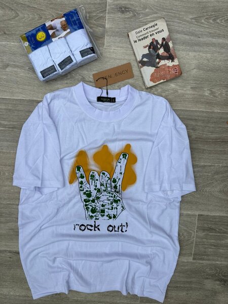 T-shirt graphique "Rock Out"