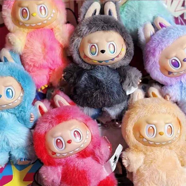 Pendentif poupée monstre