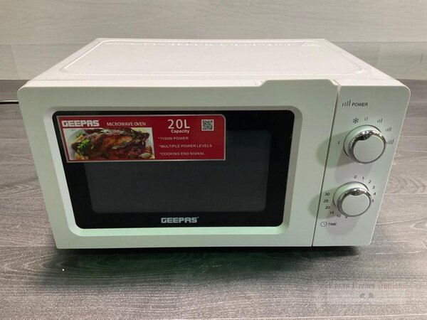 Geepas solo microwave