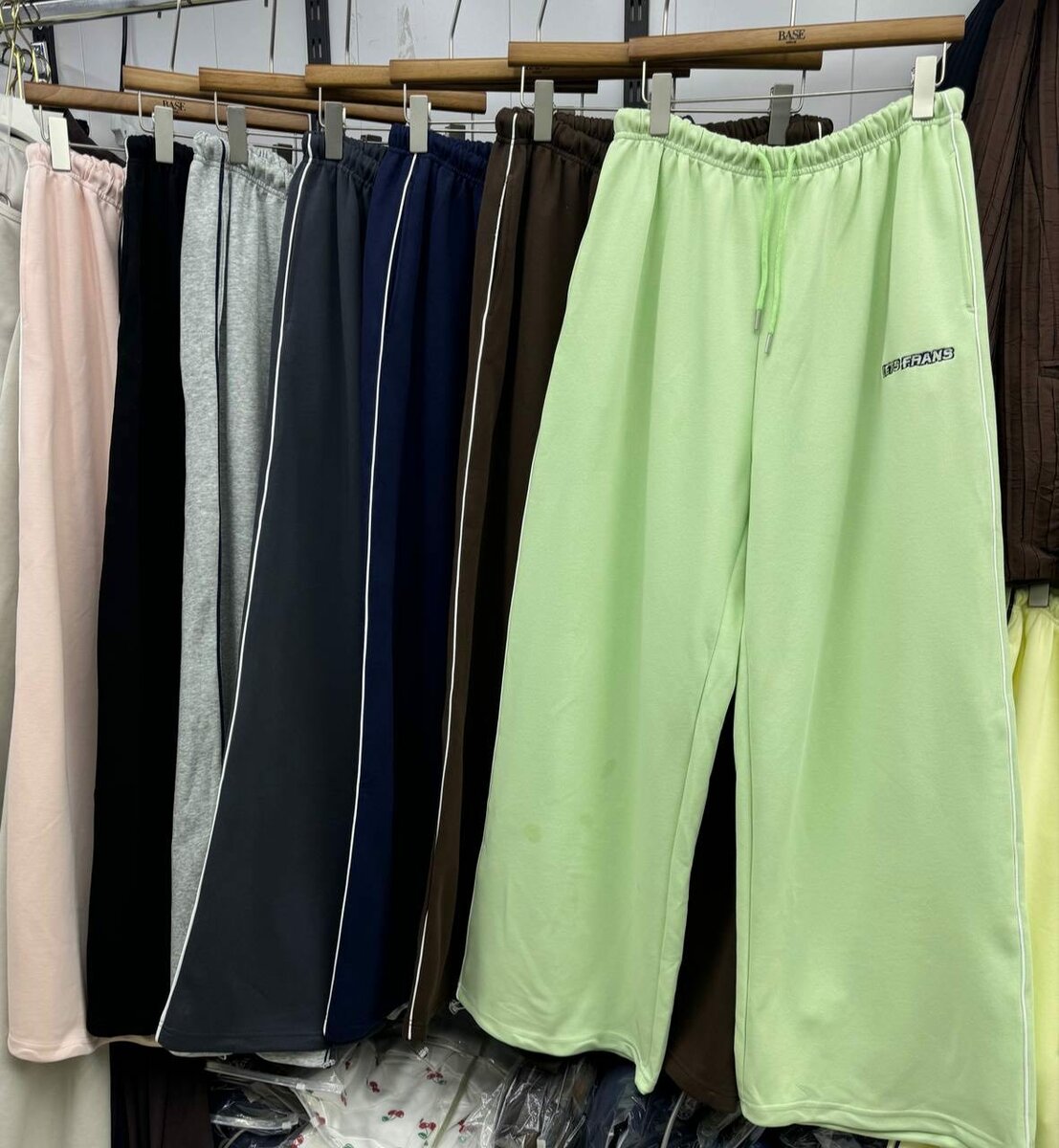 Новинка  Брюки Оверсайс  единый