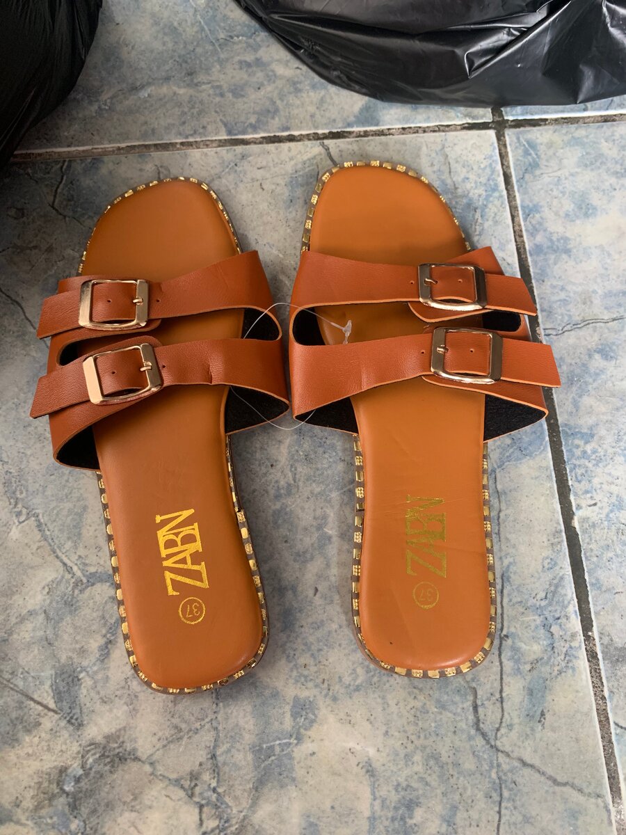 Sandales en cuir marron