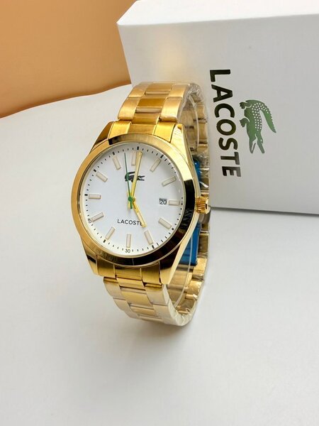 Montre dorée élégante Lacoste