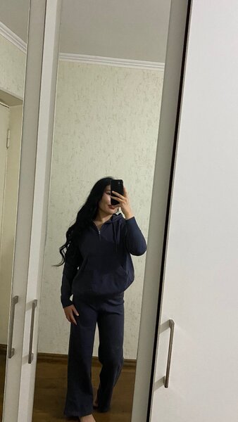 Двойка с капюшоном и штанами. Отличного качества.