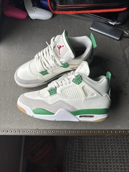 Air Jordan Retro 4 Snorlax