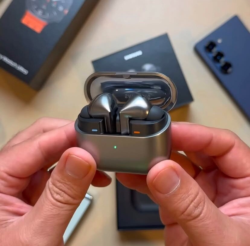 Brand new 2024 Samsung Galaxy Buds 3 Pro